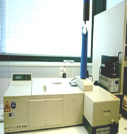 Espectrofotómetro  BRUKER, modelo IFS-66V 
